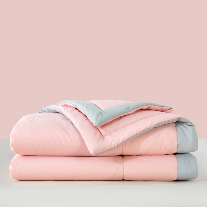 91家纺网 家纺一手货源 找家纺 苏秦家纺 2025夏季新款7A抗菌冰柔小奶皮夏被 粉色