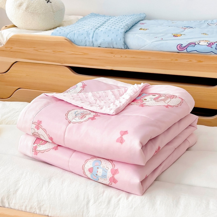 91家纺网 家纺一手货源 找家纺 御棉坊 2025新款A类三丽鸥凉感丝豆豆儿童夏被 甜蜜美乐蒂