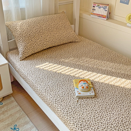 纽缦家纺 2025新款云感提花双层纱学生床笠 小豹纹