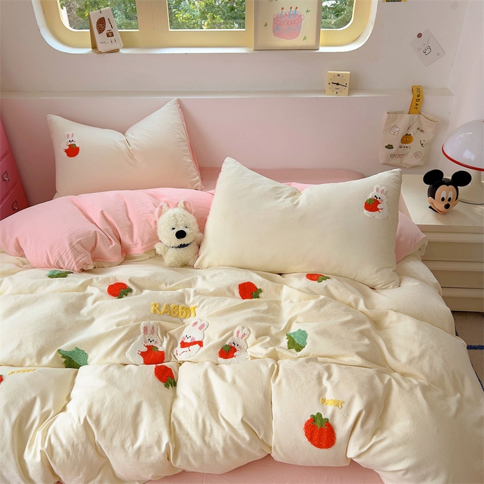 91家纺网 家纺一手货源 找家纺 易辰美 2025新款超柔水洗棉毛巾绣四件套 可爱免(米黄+粉玉)