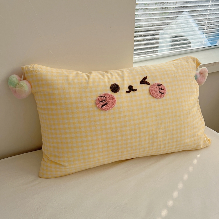 91家纺网 家纺一手货源 找家纺 丽涵 2025新款水洗棉爱心球球单品枕套 笑脸猫咪-黄格