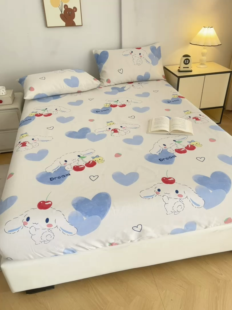 91家纺网 家纺一手货源 找家纺 棉乐町家居  2025新款原棉粗布床笠 樱桃笑脸兔