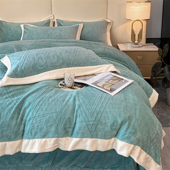 91家纺网 家纺一手货源 找家纺 金喜 2025新款高品质牛奶绒拼角四件套 南法假日-豆绿