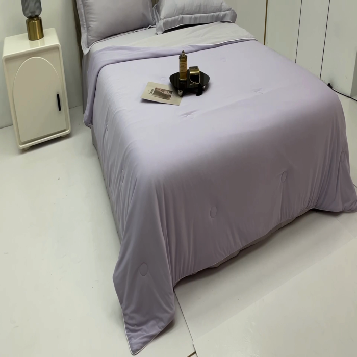 91家纺网 家纺一手货源 找家纺 金喜 2025新款冰柔丝凉感夏被涤氨纶冰丝夏被夏天薄被子 香芋紫