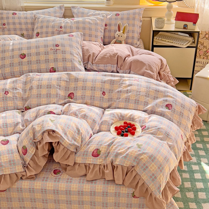 91家纺网 家纺一手货源 找家纺 纽缦家纺 2025新款云感提花双层纱韩版四件套 有草莓的地方