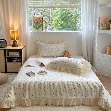 91家纺网 家纺一手货源 找家纺 （总）金丝鸟 2025全棉镂空白色花边款韩式床盖