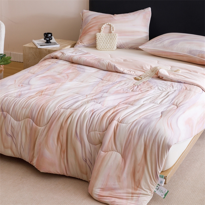 91家纺网 家纺一手货源 找家纺 恬思语家纺 2025新款凉感丝时尚彩绘夏凉被 粉色梦幻