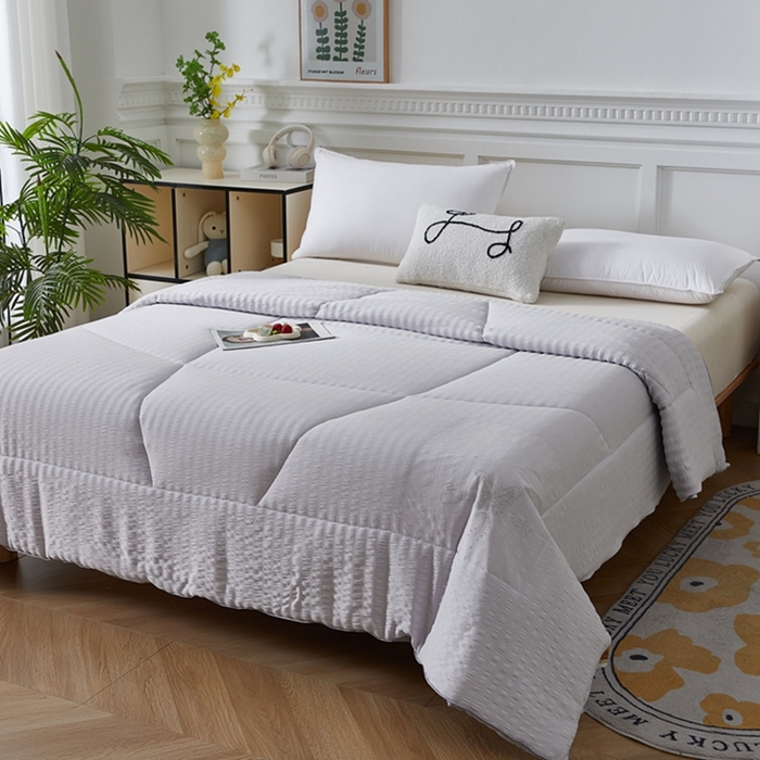 91家纺网 家纺一手货源 找家纺 羽涵家纺 2025新款抗菌皱皱纱水洗棉绒冬被 云雾灰