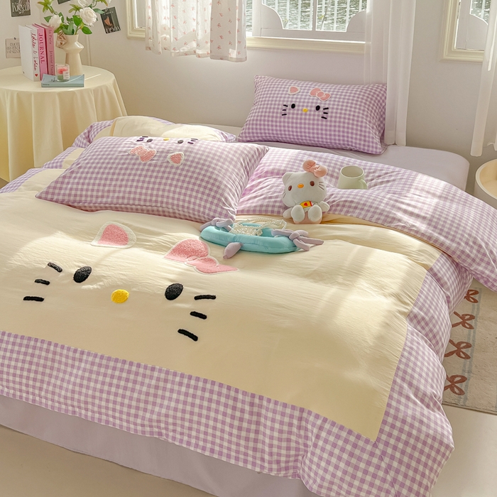 91家纺网 家纺一手货源 找家纺 2025春夏新款云朵棉水洗棉毛巾绣拼角工艺四件套 快乐猫咪-紫小格