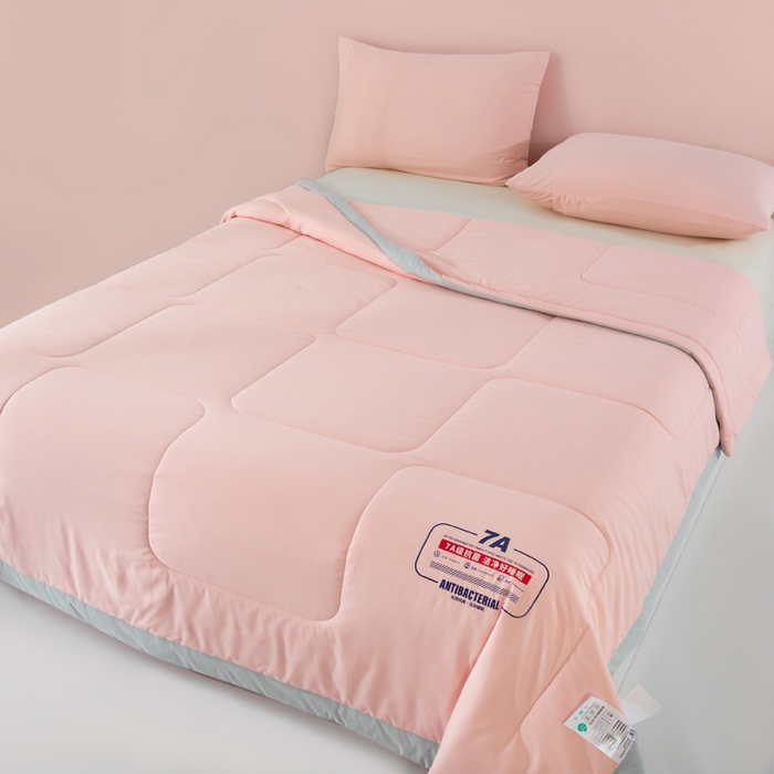 91家纺网 家纺一手货源 找家纺 苏秦家纺 2025夏季新款7A抗菌冰柔小奶皮夏被 粉色