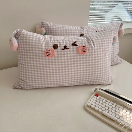 91家纺网 家纺一手货源 找家纺 丽涵 2025新款水洗棉爱心球球单品枕套 笑脸猫咪-紫格