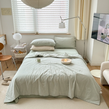 91家纺网 家纺一手货源 找家纺 玖弘家居 2025新款亲肤舒适大豆被夏被系列 绿密条-被壳款