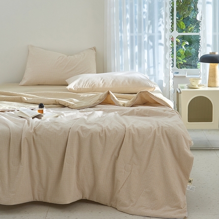 91家纺网 家纺一手货源 找家纺 玖弘家居 2025新款亲肤舒适大豆被夏被系列 咖细格-滚边款