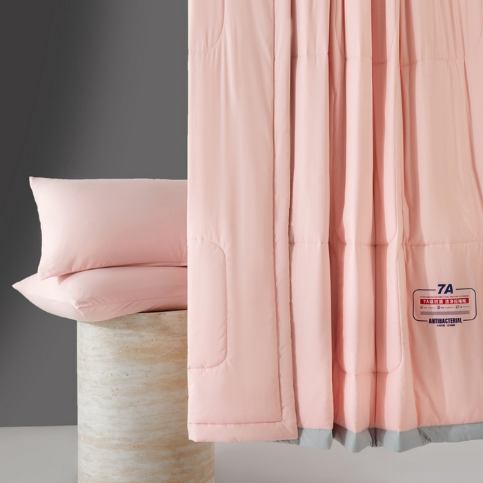 91家纺网 家纺一手货源 找家纺 苏秦家纺 2025夏季新款7A抗菌冰柔小奶皮夏被 粉色