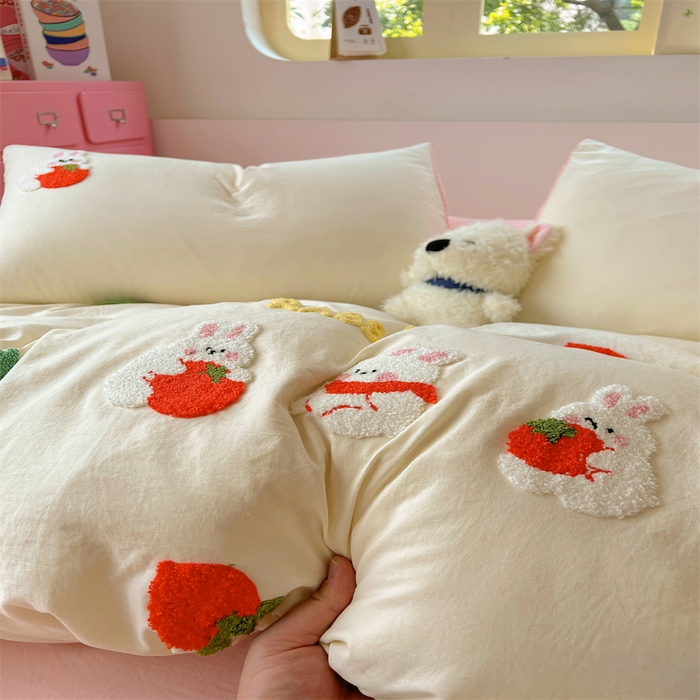 91家纺网 家纺一手货源 找家纺 易辰美 2025新款超柔水洗棉毛巾绣四件套 可爱免(米黄+粉玉)