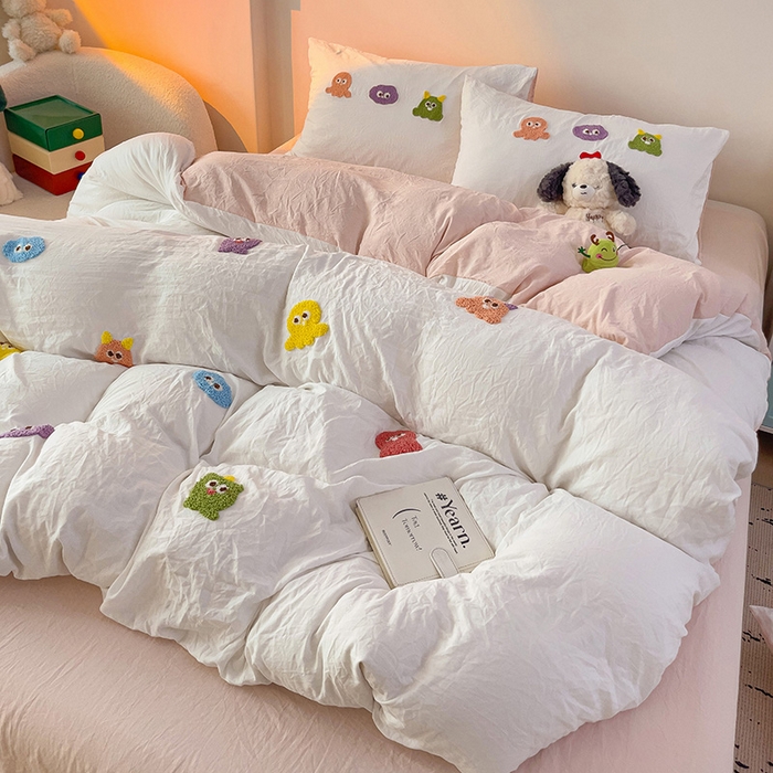 91家纺网 家纺一手货源 找家纺 韩巢家纺  2025超柔水洗棉毛巾绣床上用品四件套-小精灵系列（提供卖家秀 ） 小精灵白浅粉