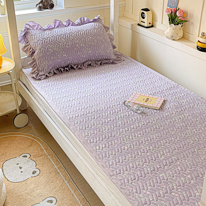 91家纺网 家纺一手货源 找家纺 纽缦家纺 2025新款云感提花双层纱学生床垫 恋如青柠香