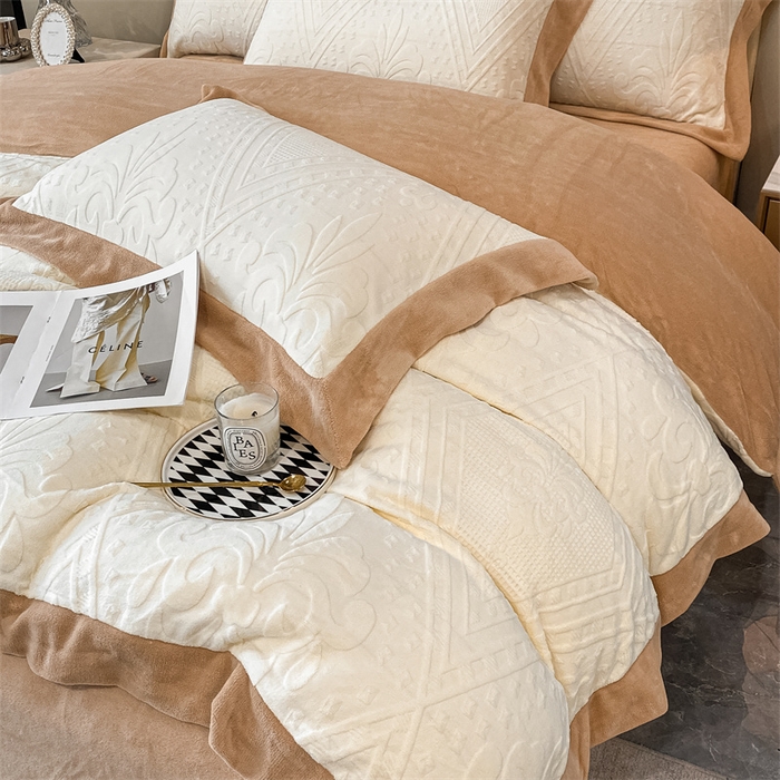 91家纺网 家纺一手货源 找家纺 金喜 2025新款高品质牛奶绒拼角四件套 南法假日-米白