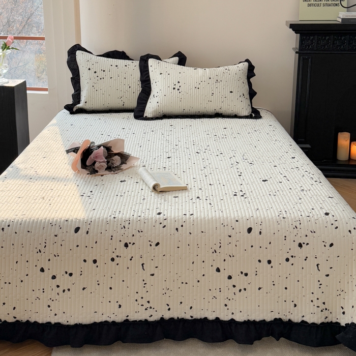 91家纺网 家纺一手货源 找家纺 金丝鸟 2025全棉黑色花边款韩式床盖 点墨