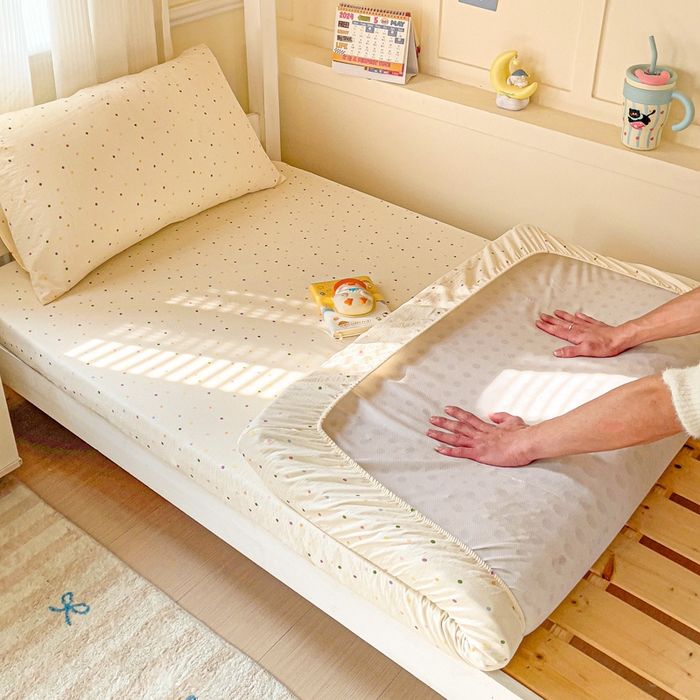 91家纺网 家纺一手货源 找家纺 纽缦家纺 2025新款云感提花双层纱学生床笠 波点世界