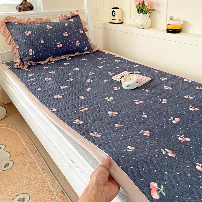 91家纺网 家纺一手货源 找家纺 纽缦家纺 2025新款云感提花双层纱学生床垫 大吉大厘