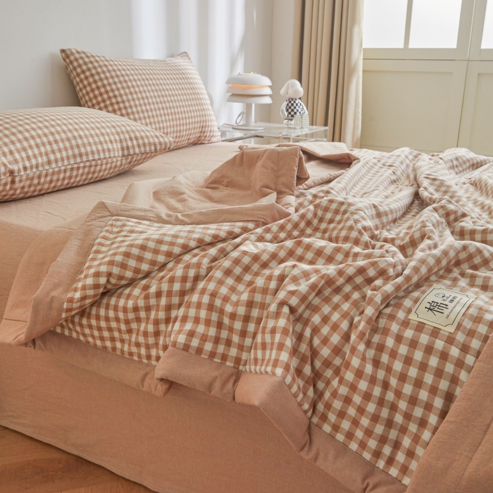 91家纺网 家纺一手货源 找家纺 爱屋及屋  2025新款无印风被子被芯夏凉被空调被 咖小格