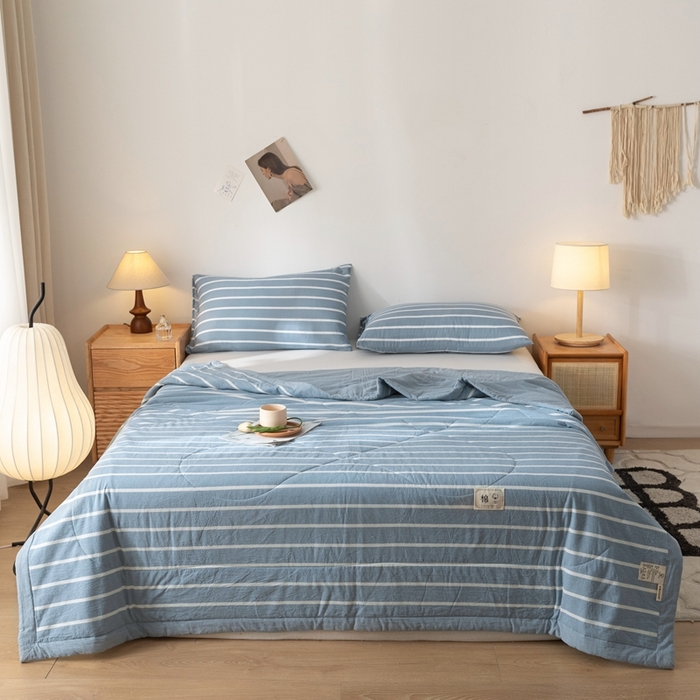 91家纺网 家纺一手货源 找家纺 爱屋及屋  2025新款无印风被子被芯夏凉被空调被 蓝条纹