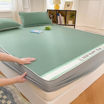 91家纺网 家纺一手货源 找家纺 （总）福来临家纺  2025新款碳光冰丝席凉席-小熊系列席子