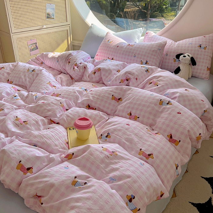 91家纺网 家纺一手货源 找家纺 2025耀达新款舒适水洗棉印花四件套 粉格狗狗-印花