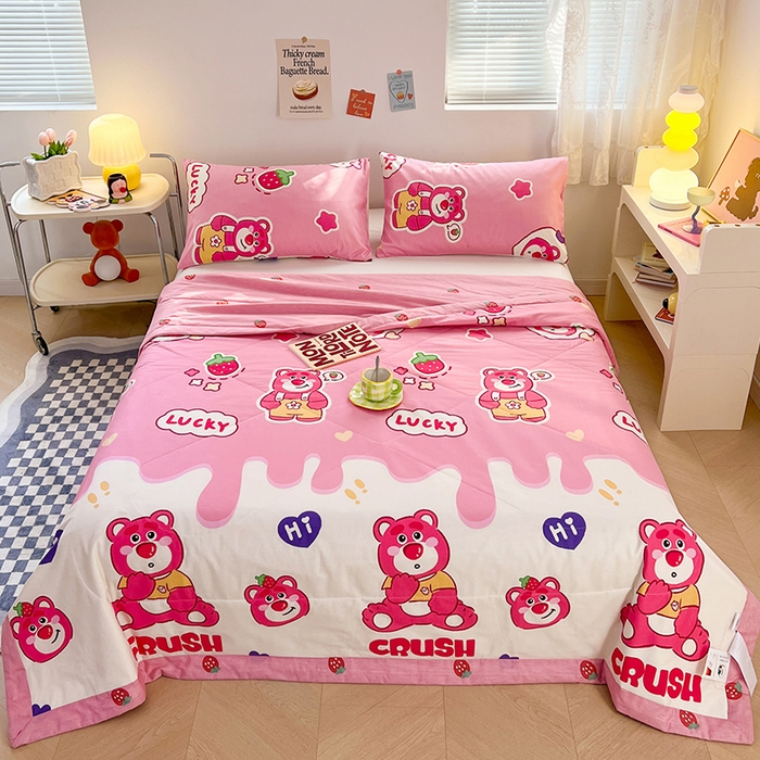 91家纺网 家纺一手货源 找家纺 尊妙被业 2025新款里外全棉印花棉花被纯棉夏被夏凉被全棉棉花夏凉被草莓熊宝