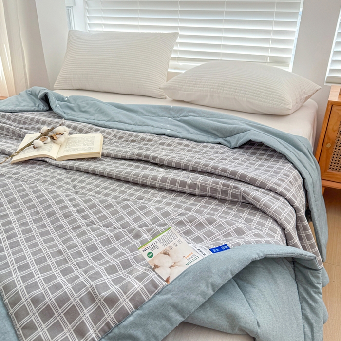 91家纺网 家纺一手货源 找家纺 首爱家纺 2025新款里外全棉夏被手包边新疆棉花夏被空调被夏凉被 灰中格