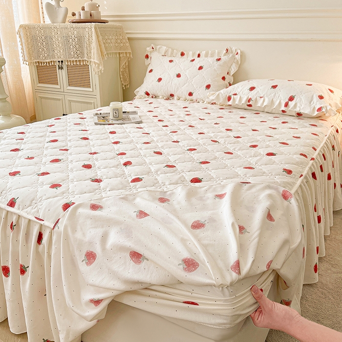 91家纺网 家纺一手货源 找家纺 十个点2025新款针织棉 夹棉床笠式床裙床头罩系列  真爱草莓