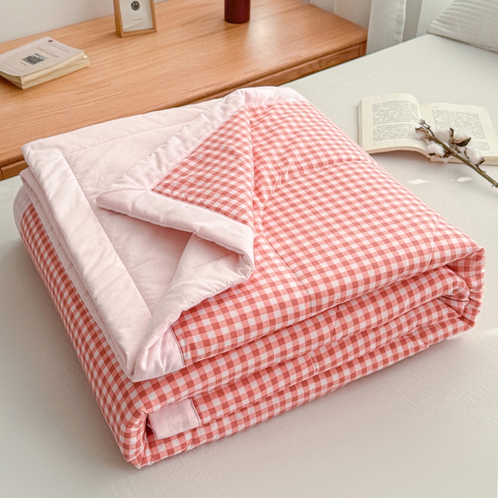 91家纺网 家纺一手货源 找家纺 首爱家纺 2025新款里外全棉夏被手包边新疆棉花夏被空调被夏凉被 倾恋粉