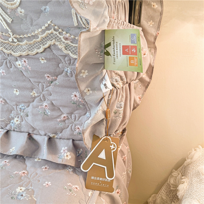 91家纺网 家纺一手货源 找家纺 十个点2025新款亲肤夹棉床头罩 迷迭香