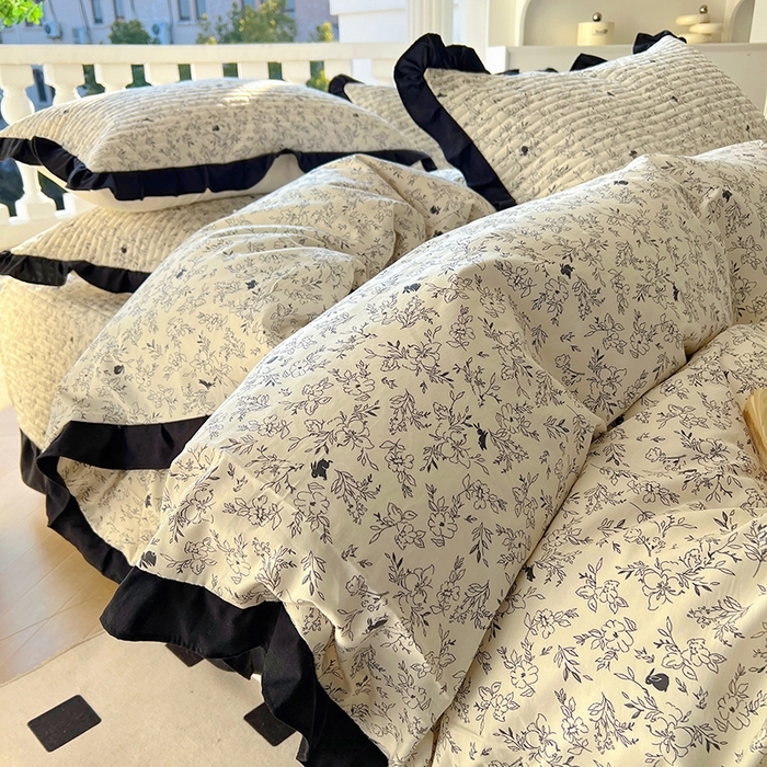 91家纺网 家纺一手货源 找家纺 美梦家纺 2025新款A类全棉13372花边床盖四件套-黑边 莱茵河畔白