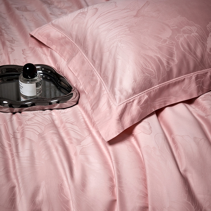 91家纺网 家纺一手货源 找家纺 榻尚家居 2025新款长绒棉贡缎提花手工立体埋绳工艺四件套礼盒包装 欧若拉-粉玉