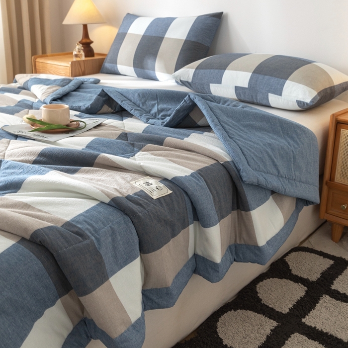 91家纺网 家纺一手货源 找家纺 爱屋及屋  2025新款无印风被子被芯夏凉被空调被 蓝咖大格