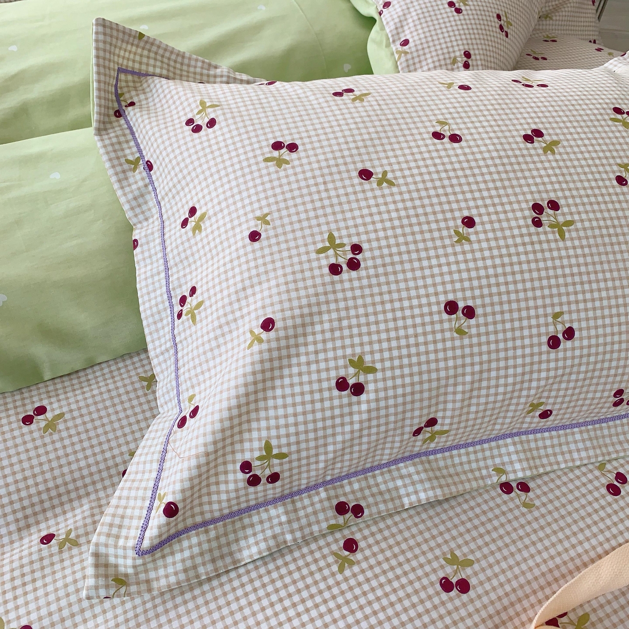 91家纺网 家纺一手货源 找家纺 奈萝家纺 2025新款亲肤小清新全棉四件套 樱桃小丸子