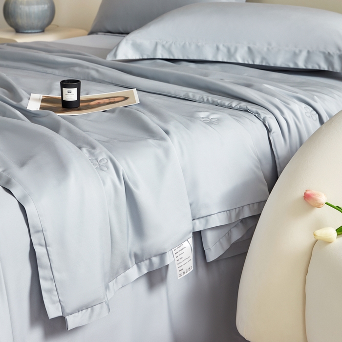 91家纺网 家纺一手货源 找家纺 天瑜家纺 2025新款纯色天丝夏被 浅灰