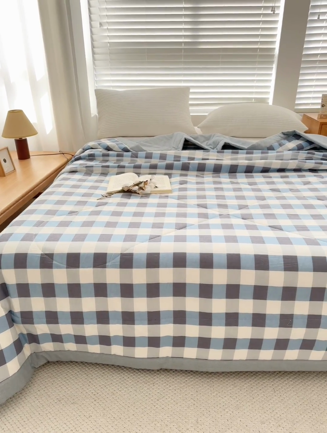 91家纺网 家纺一手货源 找家纺 首爱家纺 2025新款里外全棉夏被手包边新疆棉花夏被空调被夏凉被 蓝中格