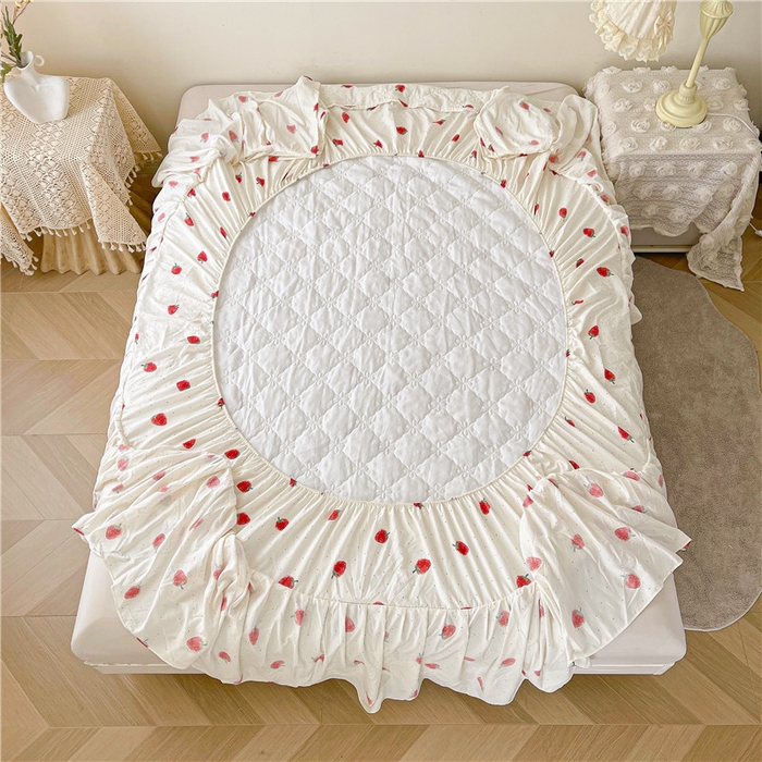 91家纺网 家纺一手货源 找家纺 十个点2025新款针织棉 夹棉床笠式床裙床头罩系列  真爱草莓