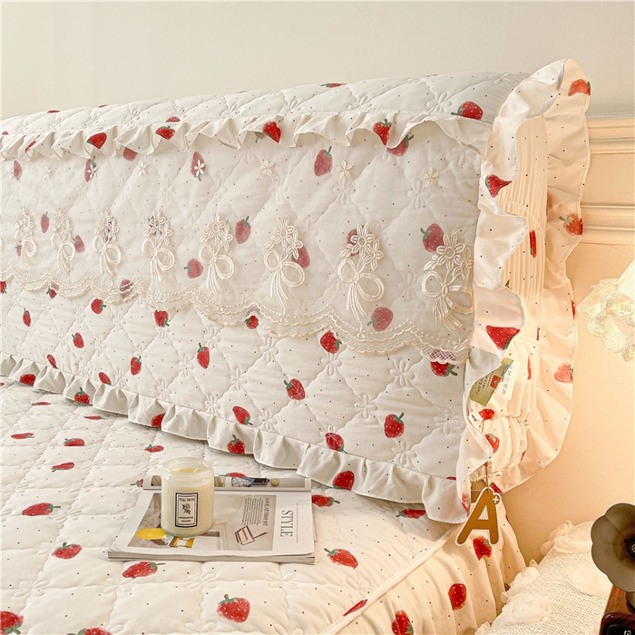 91家纺网 家纺一手货源 找家纺 十个点2025新款亲肤夹棉床头罩 真爱草莓