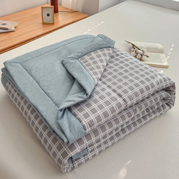 91家纺网 家纺一手货源 找家纺 首爱家纺 2025新款里外全棉夏被手包边新疆棉花夏被空调被夏凉被 灰中格