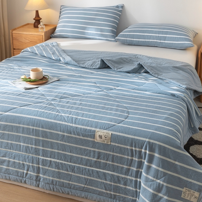 91家纺网 家纺一手货源 找家纺 爱屋及屋  2025新款无印风被子被芯夏凉被空调被 蓝条纹