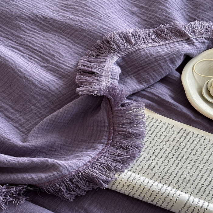 91家纺网 家纺一手货源 找家纺 三朵 2025新款全棉四层绉绉纱流苏多功能毯 紫葡萄