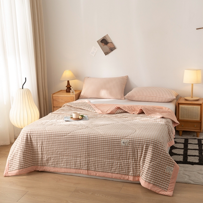 91家纺网 家纺一手货源 找家纺 爱屋及屋  2025新款无印风被子被芯夏凉被空调被 粉小格