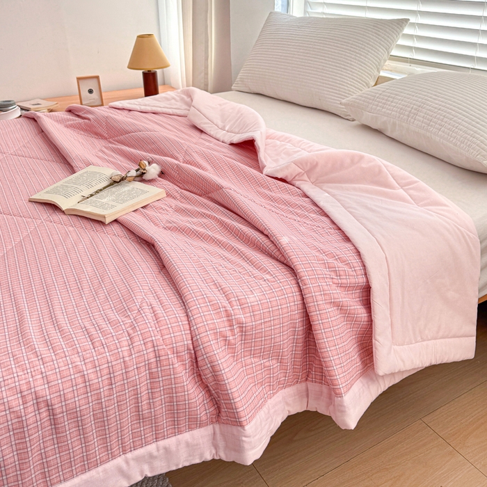 91家纺网 家纺一手货源 找家纺 棉乐町家居 2025新款里外全棉手包边棉花夏被 胭脂格子