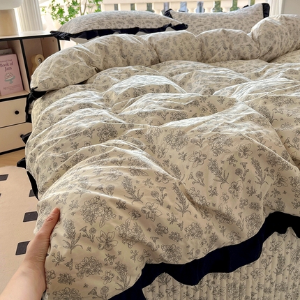 美梦家纺 2025新款A类全棉13372花边床盖四件套-黑边 蝶恋花