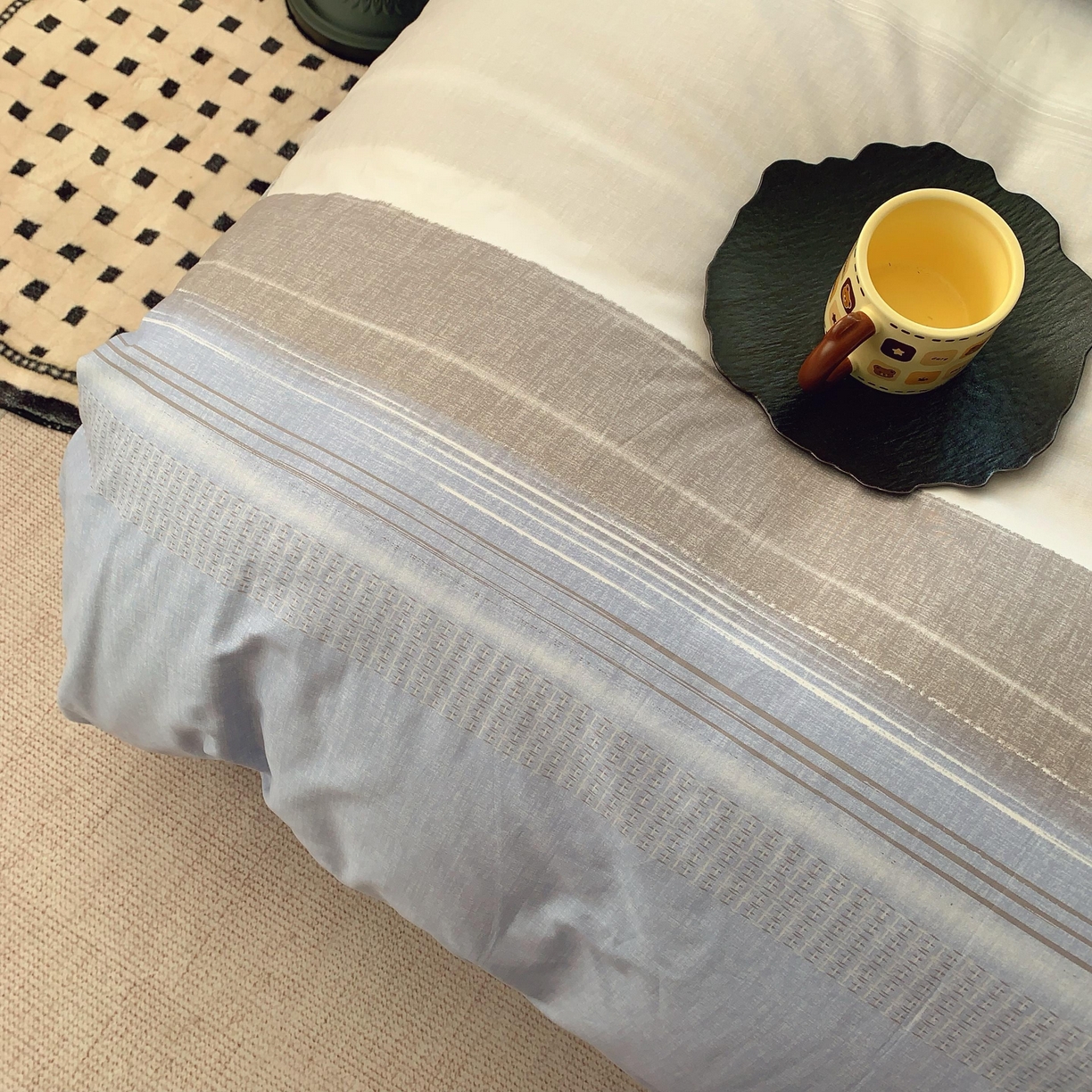 91家纺网 家纺一手货源 找家纺 奈萝家纺 2025新款亲肤小清新全棉四件套 条纹艺术蓝