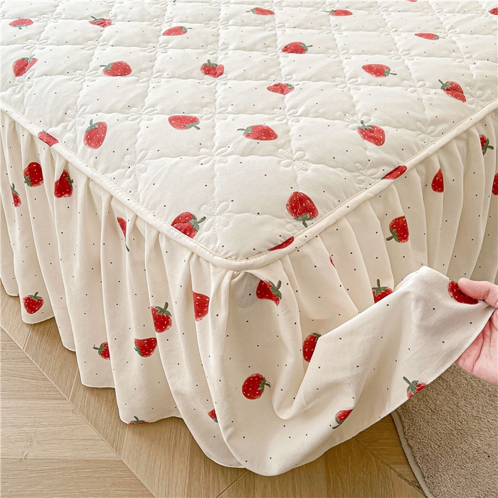91家纺网 家纺一手货源 找家纺 十个点2025新款针织棉 夹棉床笠式床裙床头罩系列  真爱草莓